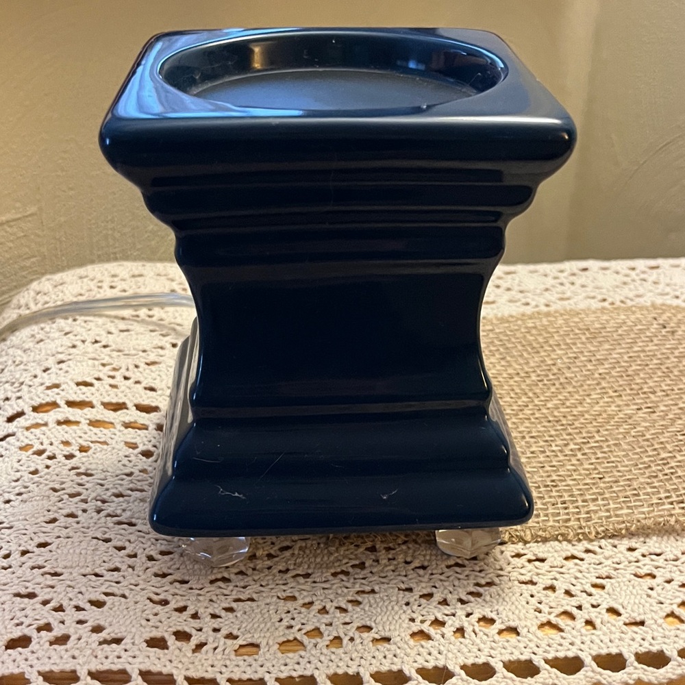 Navy blue wax warmer